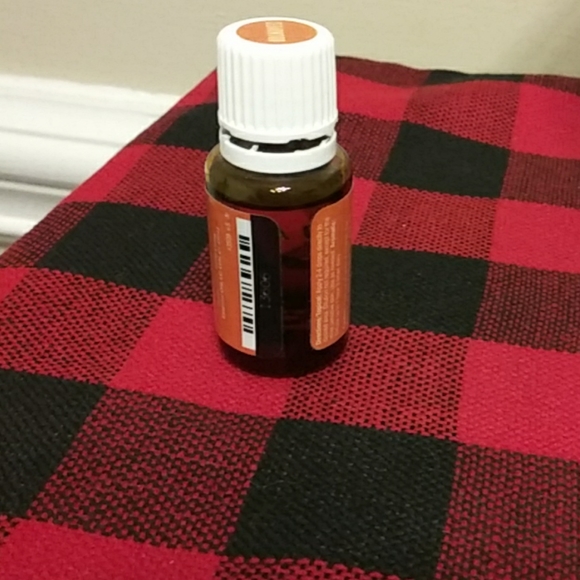 Cedarwood Young Living essential oil 15 ml - Picture 2 of 2